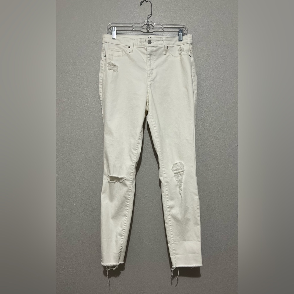 Universal Thread Distressed Jeans